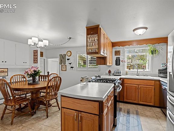 5th image of 17 Clover Cir W