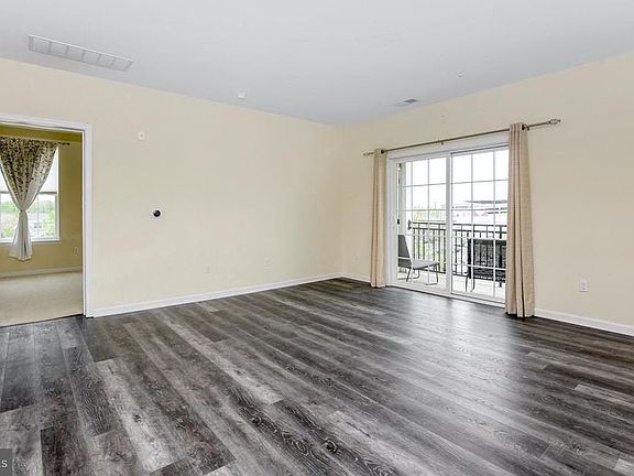 3rd image of 1331 Sierra Dr