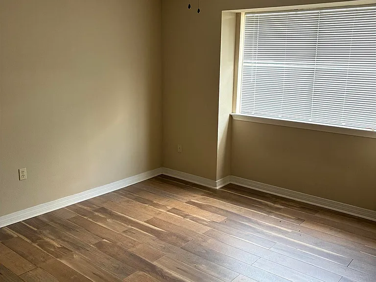 913 W Rothland St #A — Photo 20
