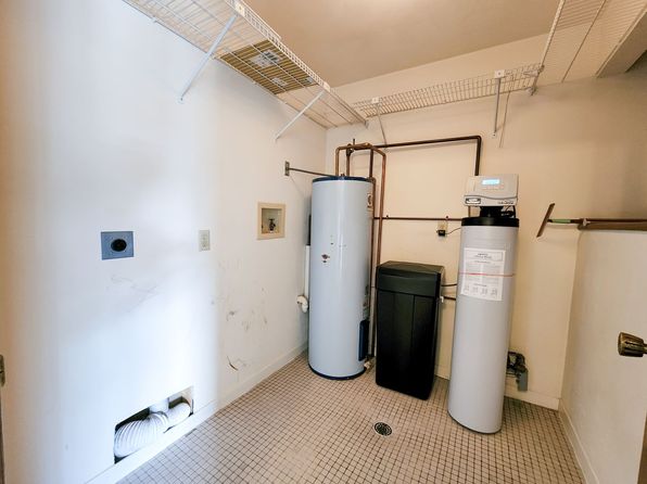 16 W Klubertanz Dr #10