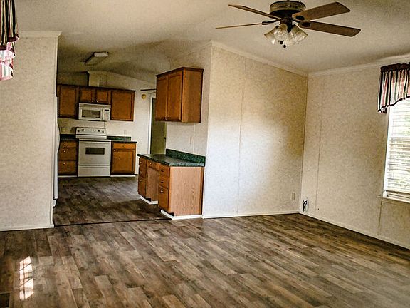 3rd image of 209 S Avenue B Trailer 17