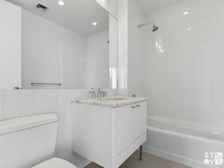 525 Clinton Ave #4G — Photo 8