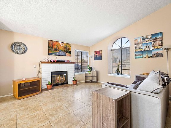 4th image of 836 Sunrise Ct