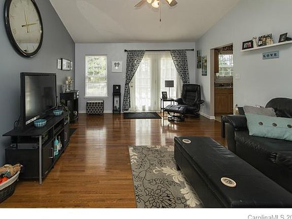 4th image of 102 Mount Zion Dr