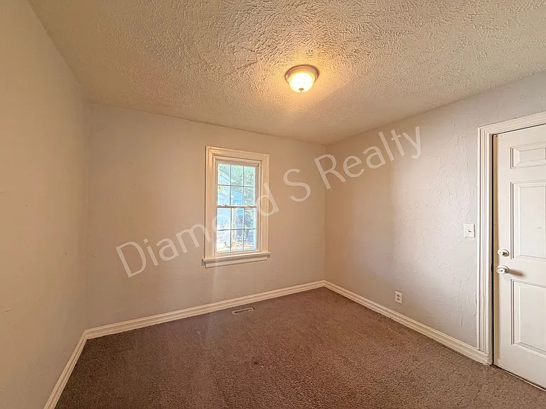 617 W Minota St — Photo 8