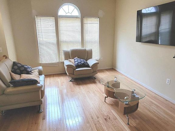 3rd image of 6086 Madison Pointe Ct