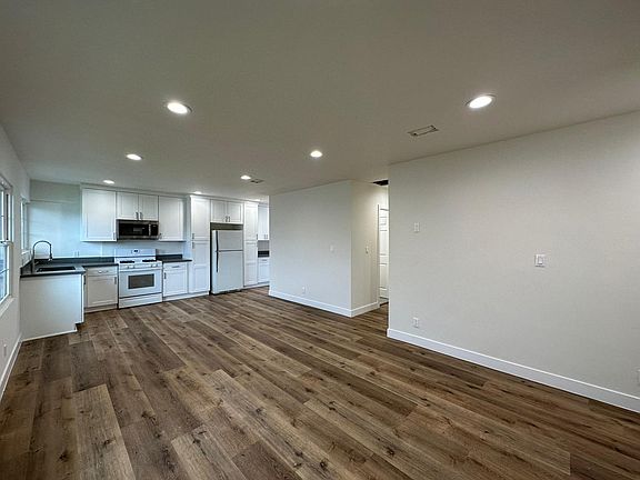 5th image of 1449 Arroyo Ave