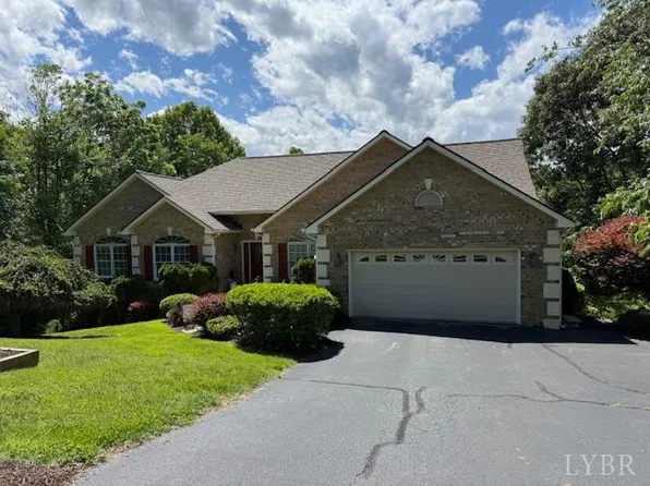 1363 Summerpark Dr, Forest, VA 24551