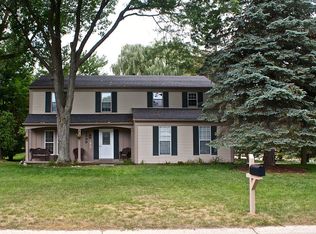 1399 W Fairview Ln, Rochester Hills, MI 48306