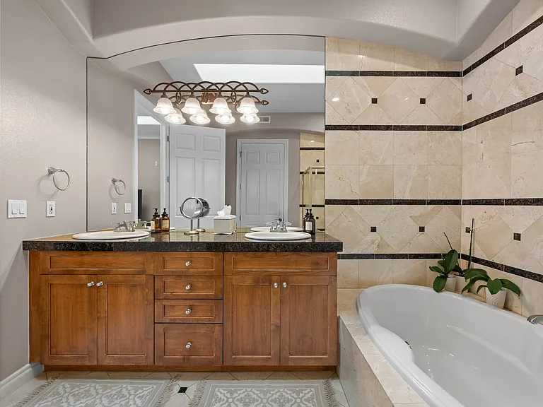 40 Madison St #303 — Photo 15