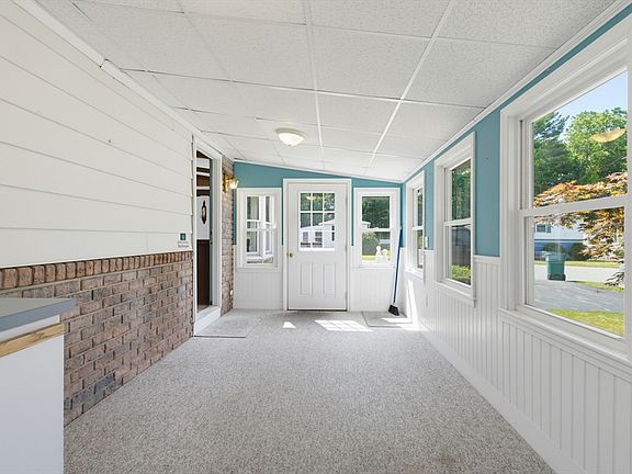 3rd image of 18 Sunset Ln