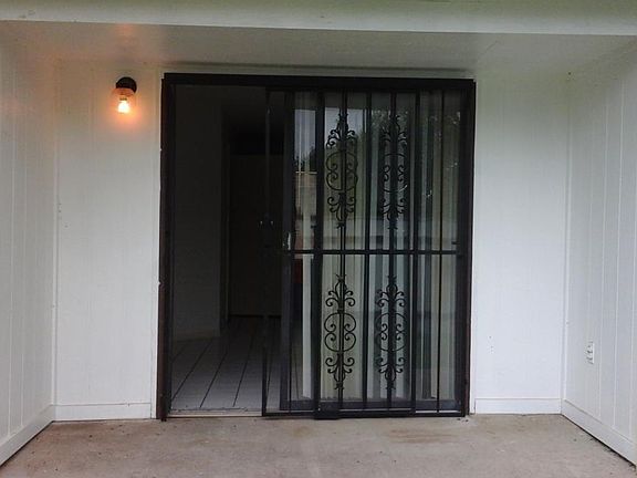 4th image of 3203 Honeysuckle Dr