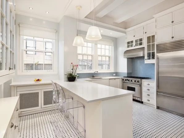 2 East 70th Street image 5 of 15