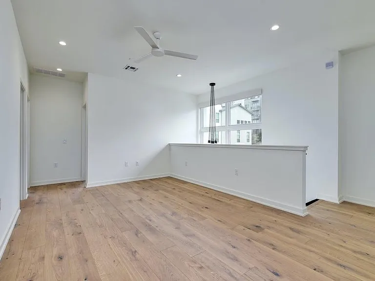 3301 Cantwell Ln — Photo 13