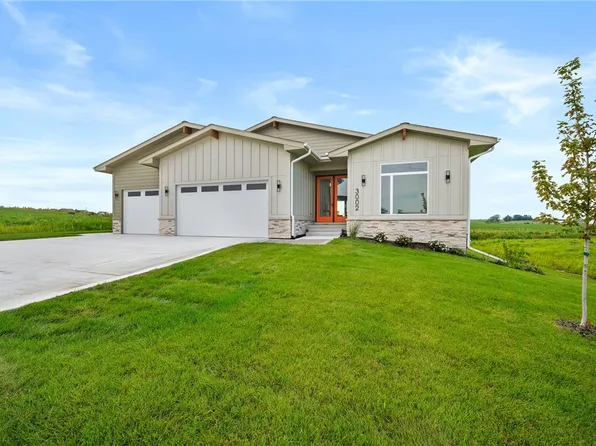 3002 NW Beechwood Dr, Grimes, IA 50111