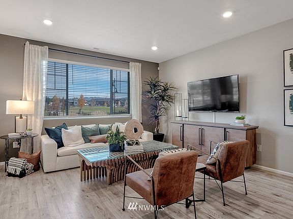 4th image of 32251 Tolmie Lane #104
