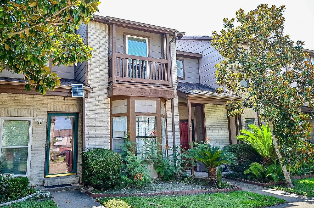 Building Photo - 12300 Brookglade Cir #139
