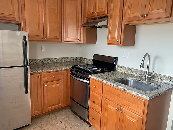 1105 Lexington St #9 — Photo 2