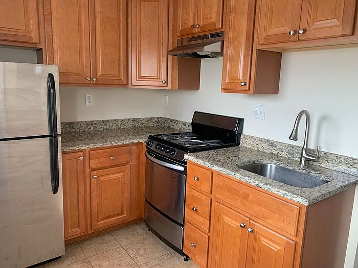 2nd image of 1105 Lexington St #9