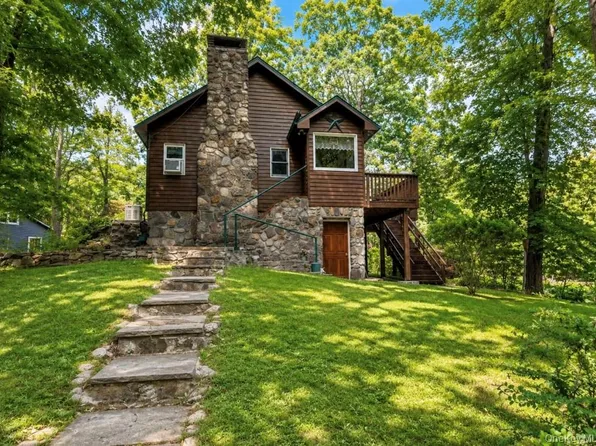 53 Wah Ta Wah Dr, Greenwood Lake, NY 10925