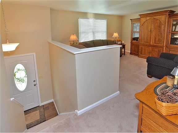 3rd image of 318 Gloucester Dr