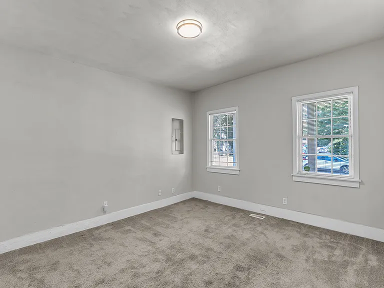 1359 W 40th St — Photo 12
