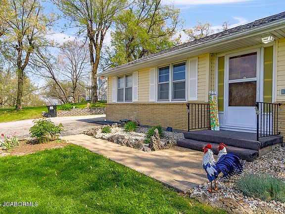 5th image of 1407 S Summit Dr