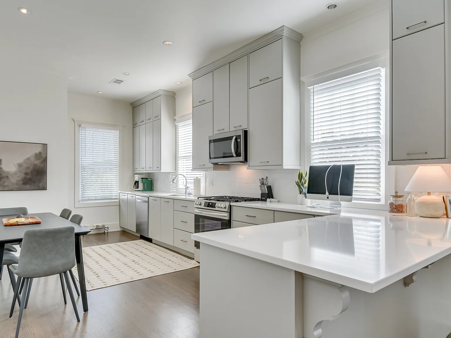 3 bed, 2000 sqft, $2,700 — Photo 4