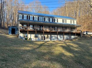 955 Wakefield Dr, Pounding Mill, VA 24637