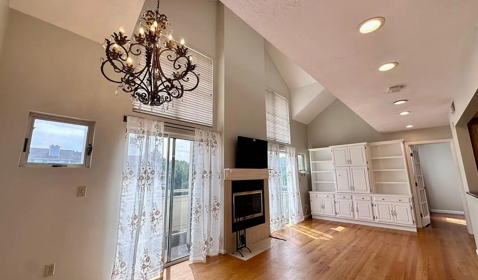 2 bed, 2.0 bath, $2,625 — Photo 1
