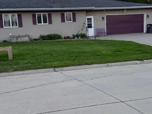 1002 7th St, Eldora, IA 50627