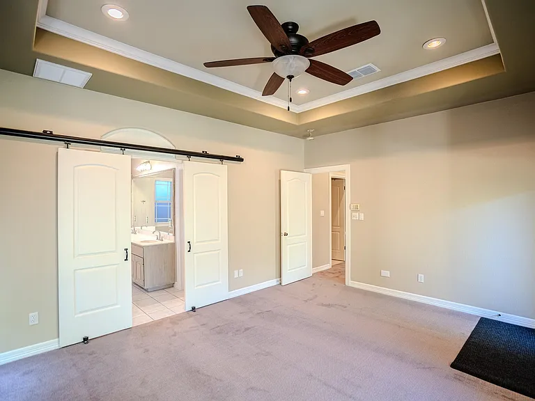 218 Hazeltine Dr — Photo 14