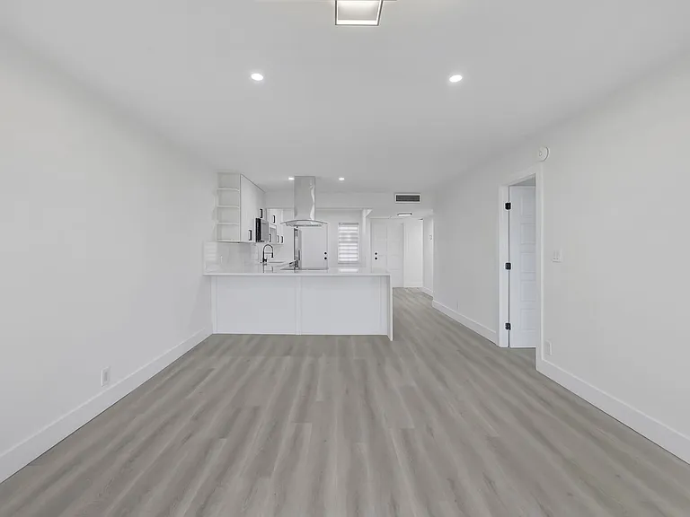 3050 N Palm Aire Dr #704 — Photo 23