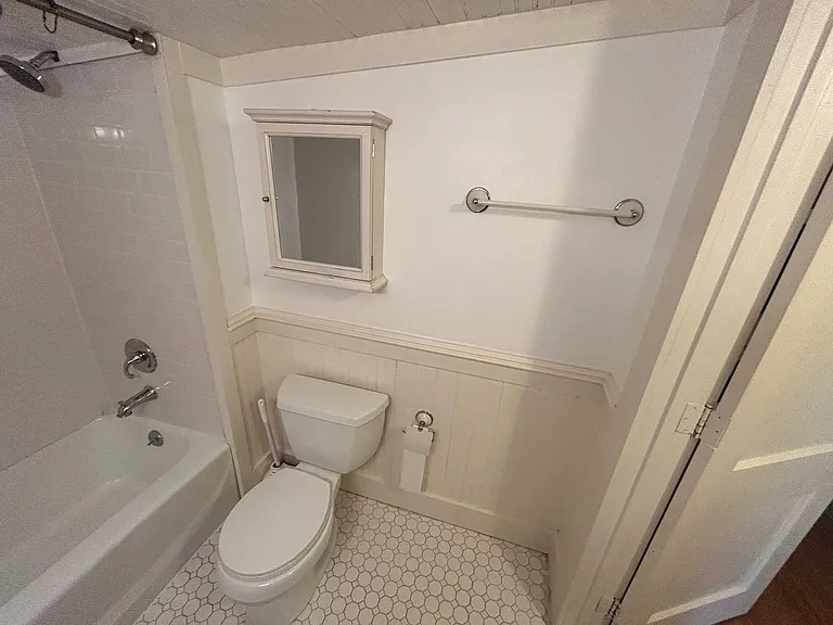 2461 Lyndhurst Ave — Photo 41