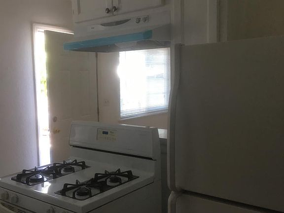 3rd image of 1414 N Lugo Ave