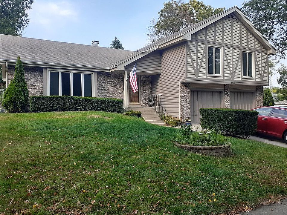 1st image of 2912 Woodridge Ln