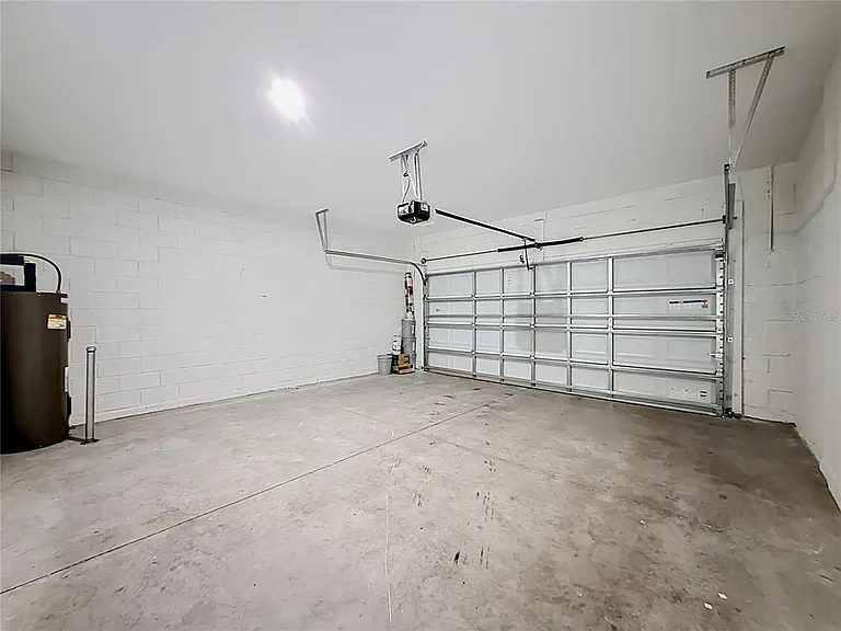 418 Quayside Ave — Photo 33