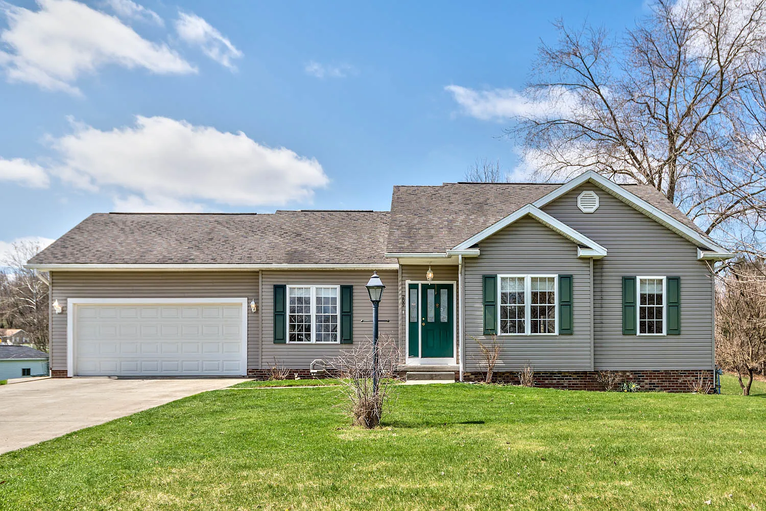 209 Lawrence Ct photo 1