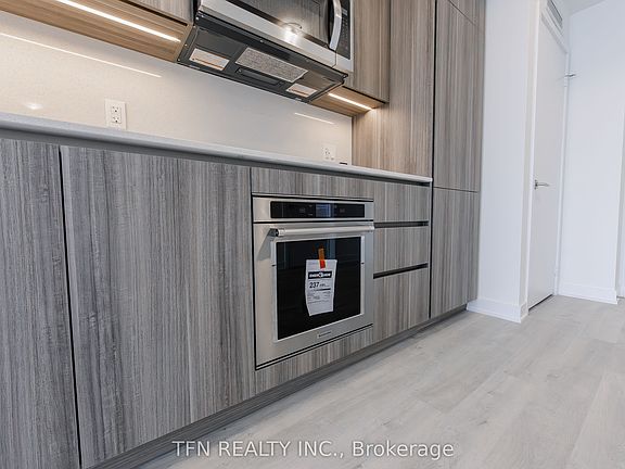 4th image of 15 Richardson St #1610
