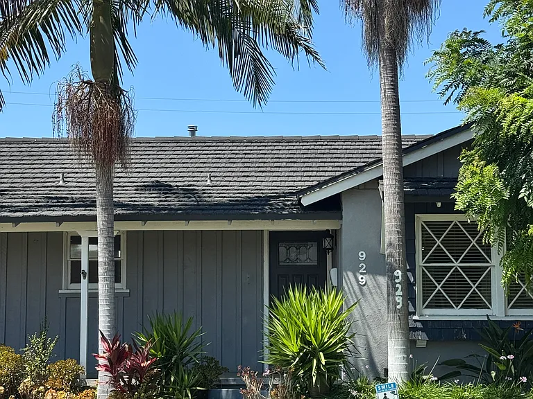 929 N Summer St — Photo 2