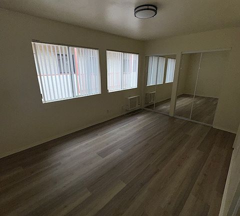 5th image of 13750 Vanowen St APT 14