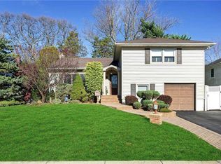 423 Garden St, East Meadow, NY 11554