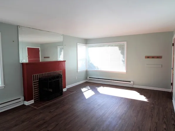 9034 13th Ave NW, Seattle, WA 98117