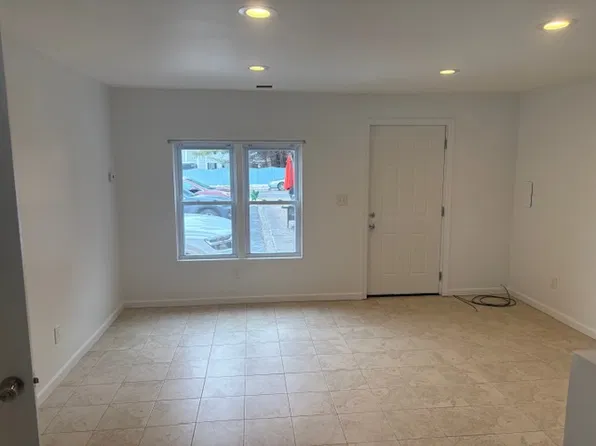 90 Sullivan St, Wurtsboro, NY