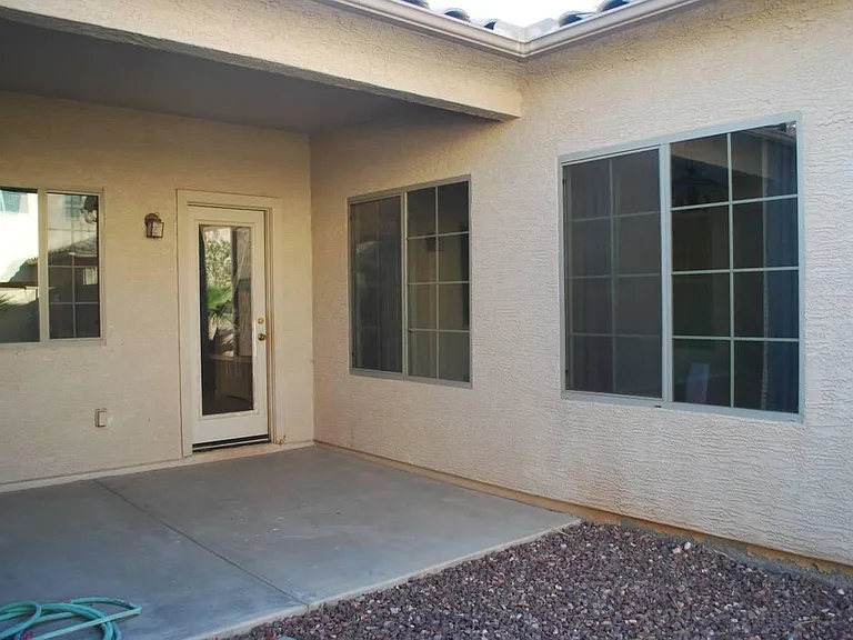 16037 W Custer Ln — Photo 9