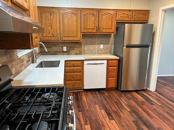 4th image of 3506 Pine Ave