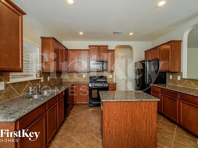 10215 Mill Path — Photo 6