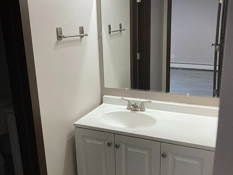 Stoney Creek Apartments — Photo 36