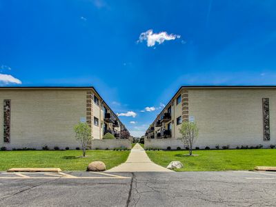 5113 N East River Rd UNIT 1M, Chicago, IL, 60656