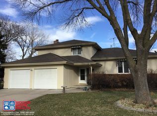 2207 Woodridge Pl, Grand Island, NE 68801